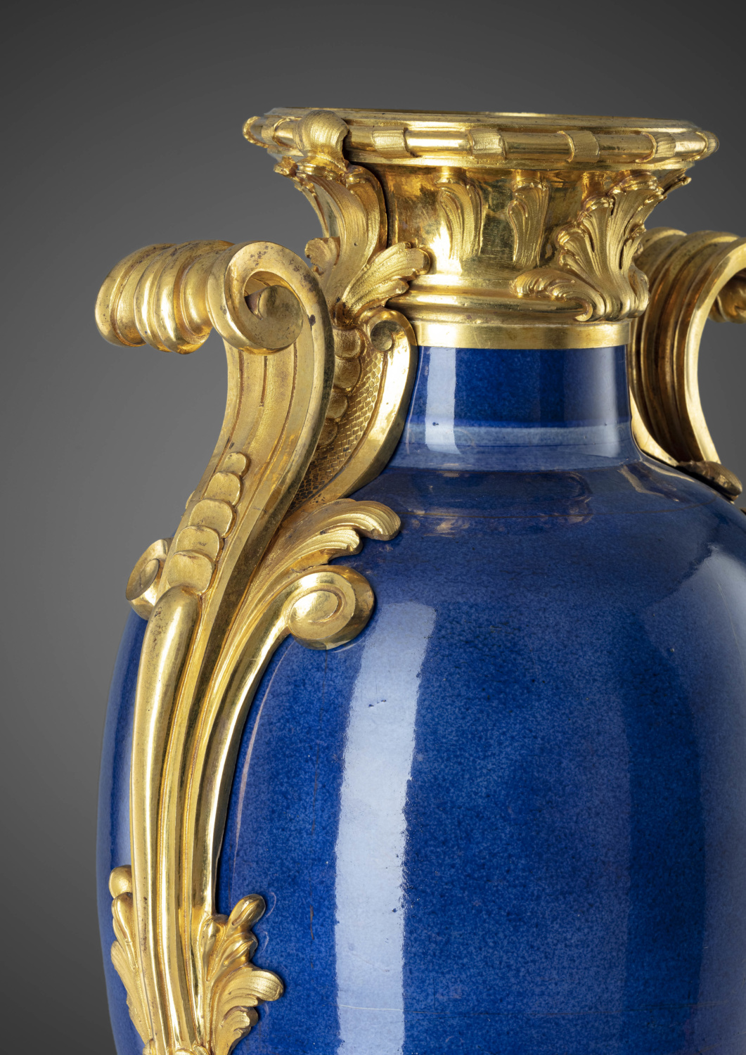 A large ormolu mounted gold powdered blue porcelain vase - Galerie Kugel