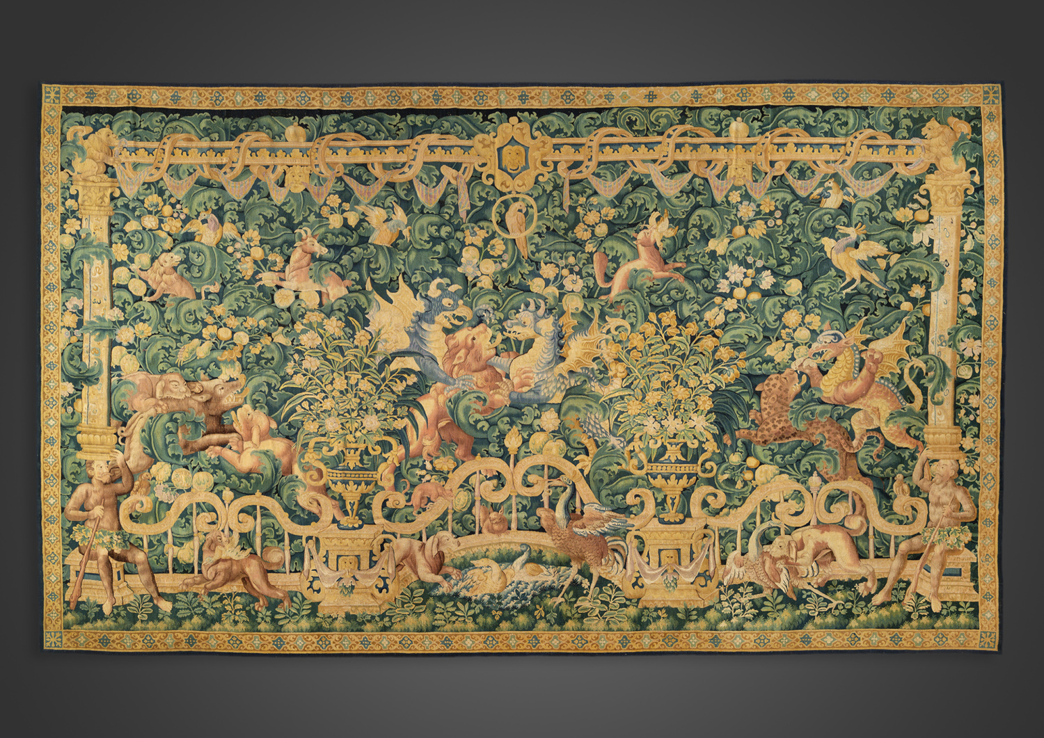 Tapestry with a “feuilles d’aristoloche” design - Galerie Kugel