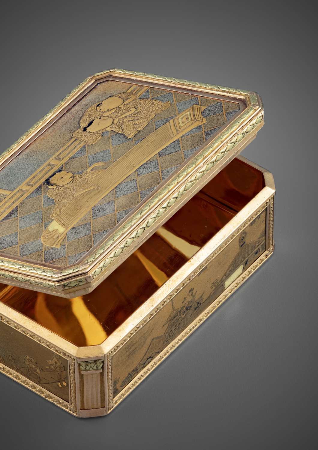 A rectangular gold mounted Japanese laquer box - Galerie Kugel