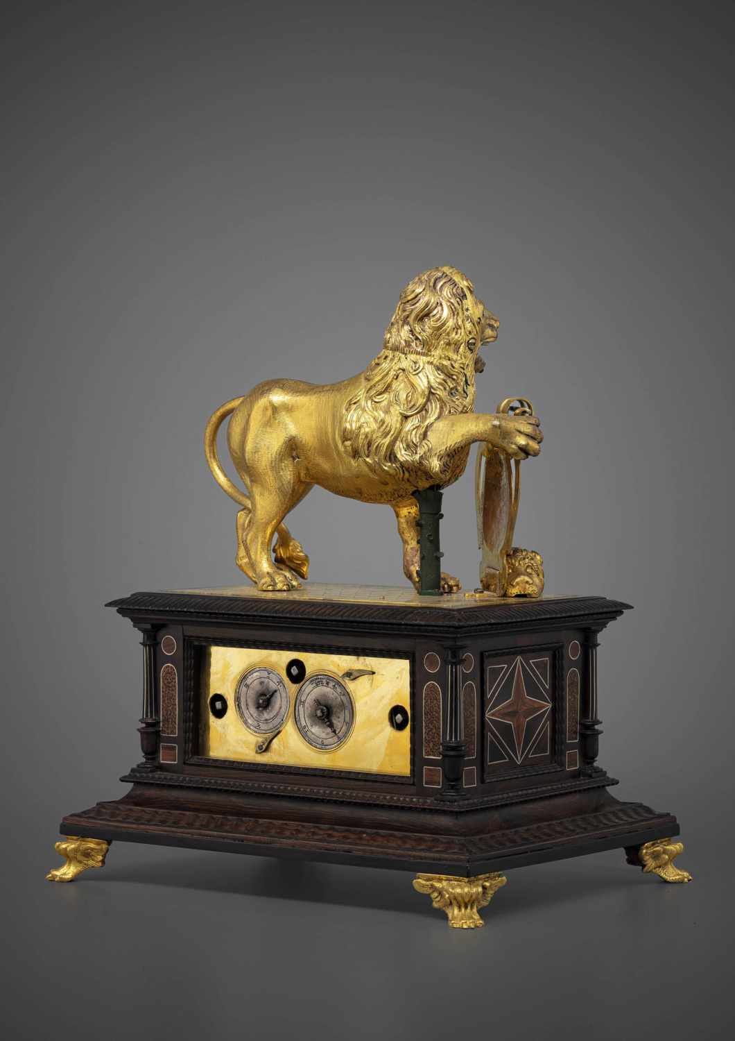 Horloge à automate figurant un lion au pas - Galerie Kugel