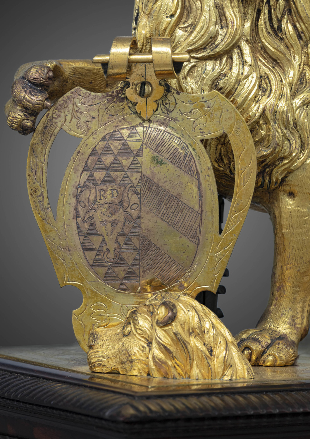 Horloge à automate figurant un lion au pas - Galerie Kugel