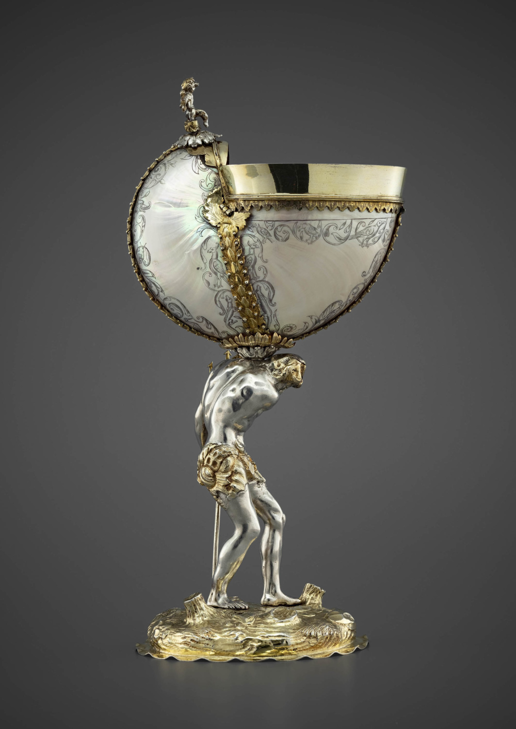 A parcel-gilt silver mounted nautilus shell - Galerie Kugel