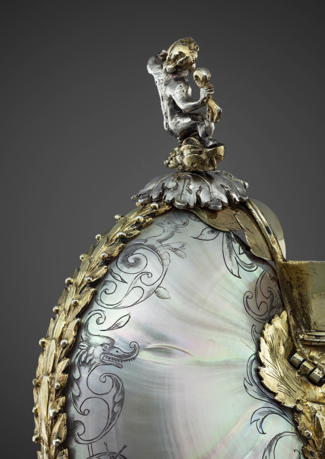 A parcel-gilt silver mounted nautilus shell - Galerie Kugel