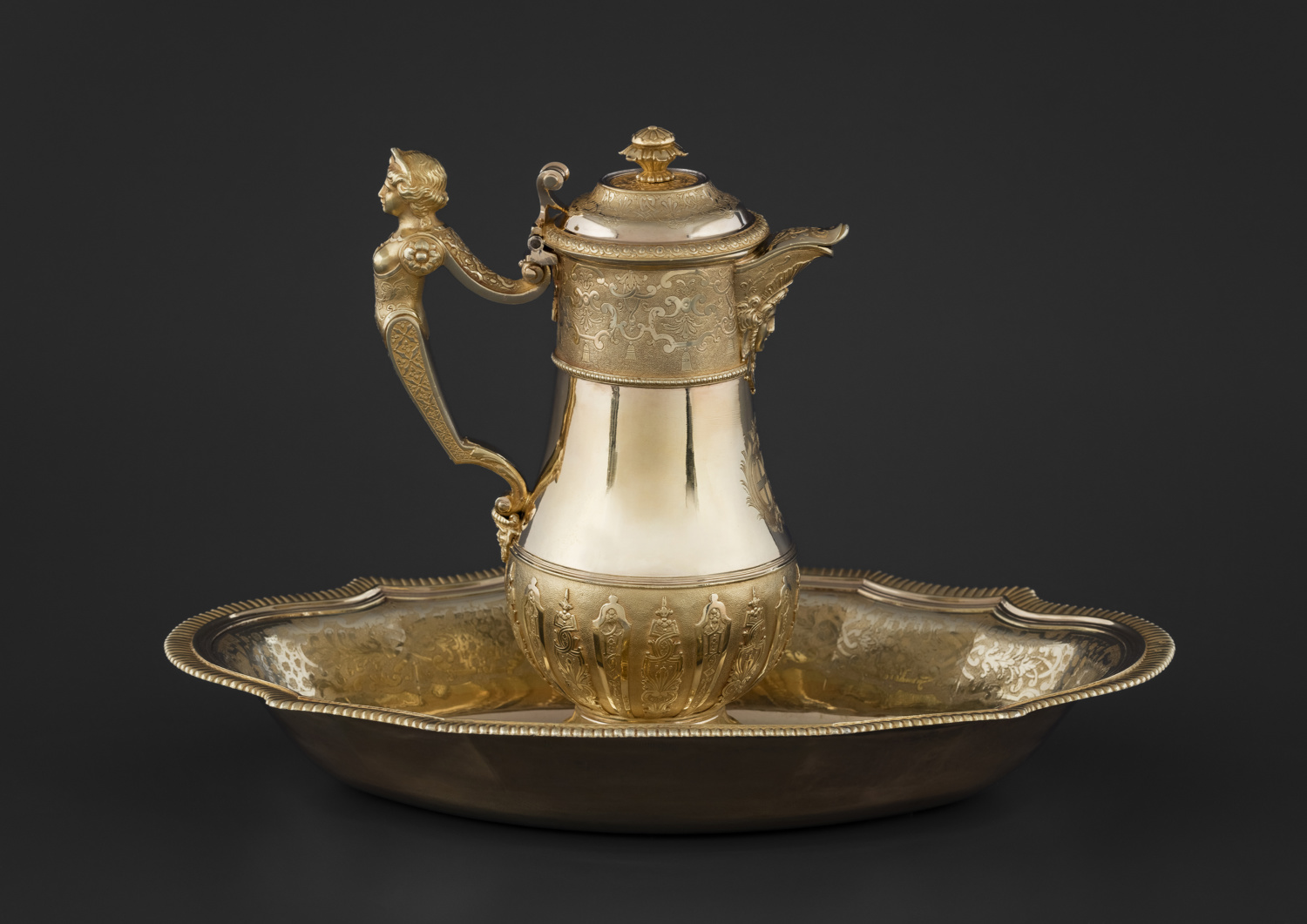 A silver gilt lidded ewer and basin - Galerie Kugel