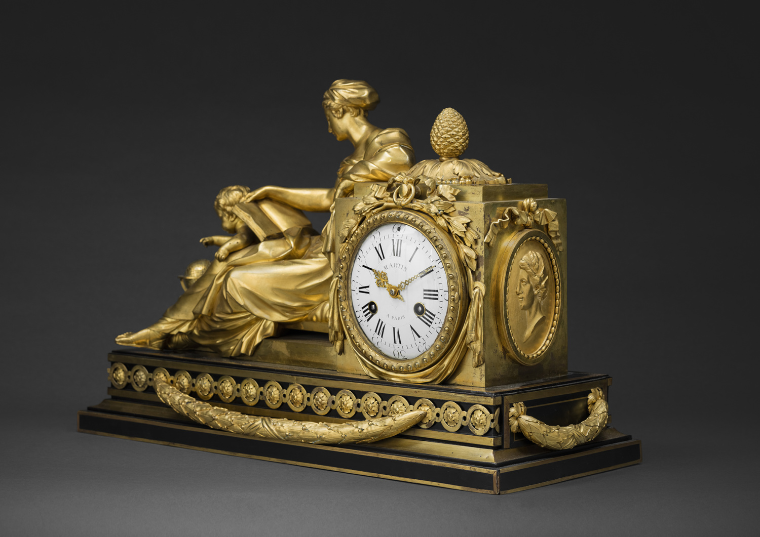 A Louis XVI monumental ormolu clock “à l’étude” - Galerie Kugel