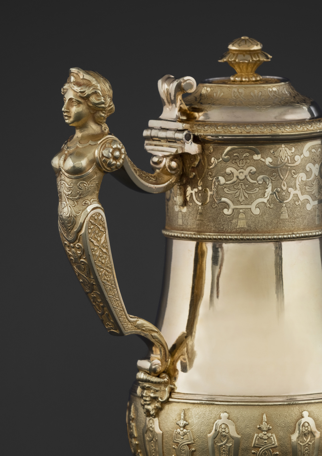 A silver gilt lidded ewer and basin - Galerie Kugel