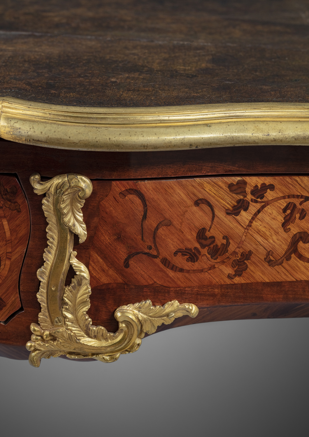 A Louis XV ormolu-mounted marquetry desk - Galerie Kugel