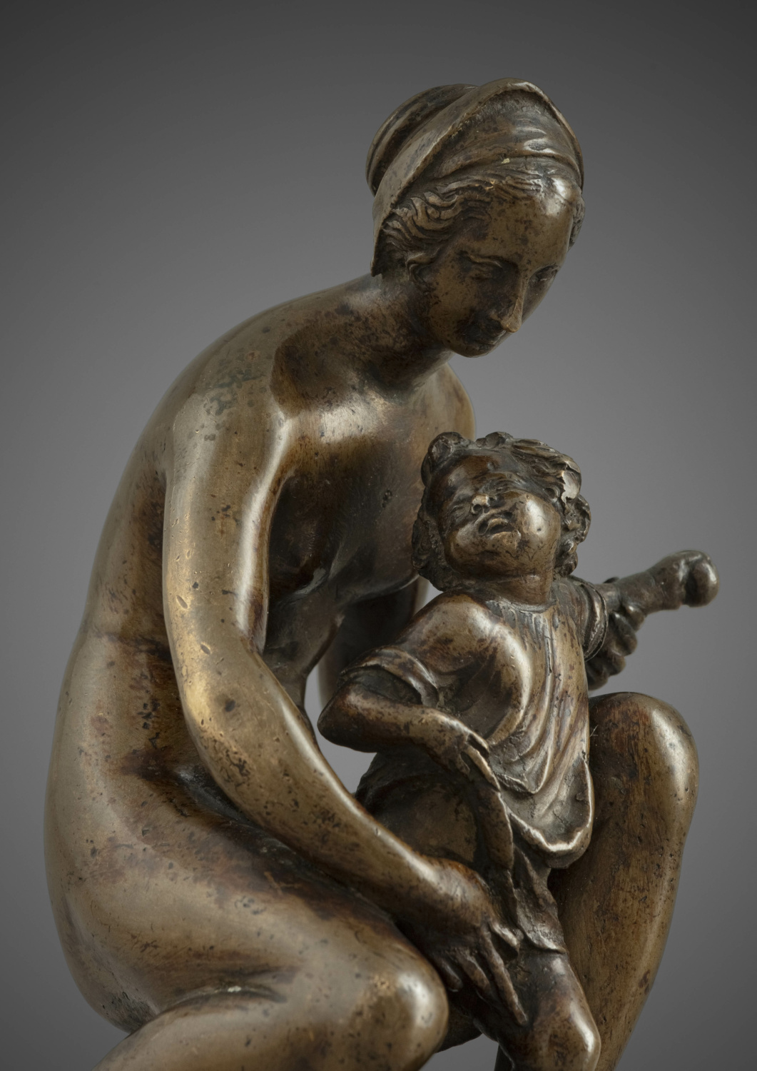 Bronze group depicting a mother and her child - Galerie Kugel
