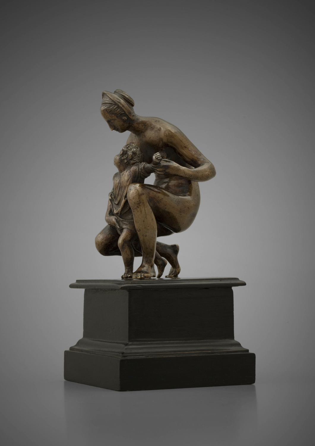 Bronze group depicting a mother and her child - Galerie Kugel